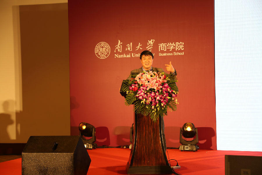 7伟德国际1946bv教授 张玉利以“创新企业与企业家精神”为主题进行学术演讲.JPG