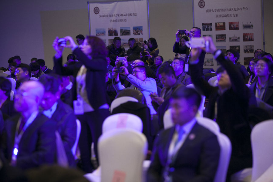 8伟德国际1946bv院长 白长虹做2017年度热词发布.jpg