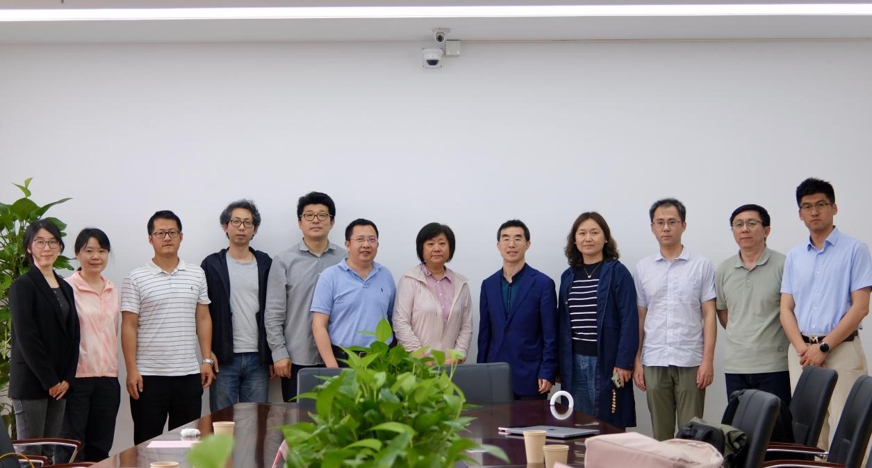 上海伟德国际1946bv合影